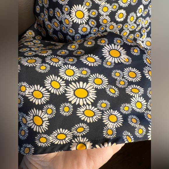 FREE PEOPLE Phoebe Daisy-print Mini Skirt
In Black and yellow sz 10 preloved - Picture 4 of 9